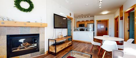 Condo, 2 Bedrooms | Private kitchen | Full-size fridge, microwave, oven, stovetop