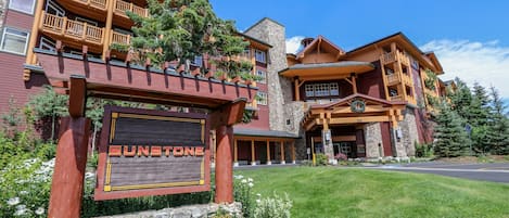 Condo, 2 Bedrooms | Exterior