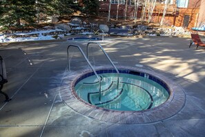 คอนโด, 2 ห้องนอน | สระว่ายน้ำ | สระว่ายน้ำในร่ม, สระน้ำอุ่น