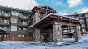 A multi-story hotel with a stone facade and wooden balconies. - Juniper Springs Lodge 539 Deluxe Condo Great Complex Amenities near Ski-In Ski-Out by RedAwning (Mammoth Lakes)