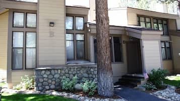 Condo, 2 Bedrooms | Exterior