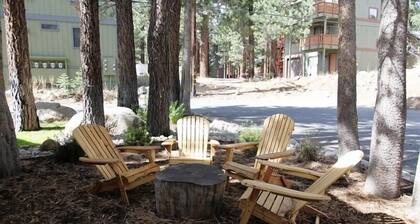 St. Moritz 12 Bright and cozy Mountain Cabin, Centrally Located by RedAwning