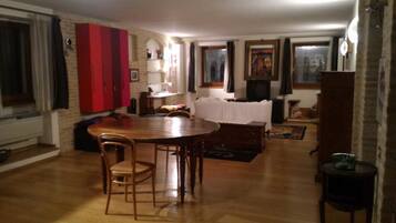 Apartment, 2 Bedrooms, City View | Living room | Flat-screen TV