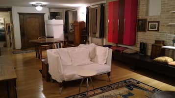 Apartment, 2 Bedrooms, City View | Living room | Flat-screen TV