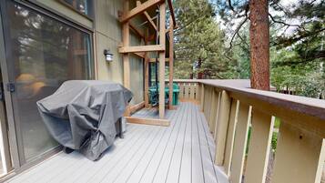 Condo, 4 Bedrooms | Property grounds