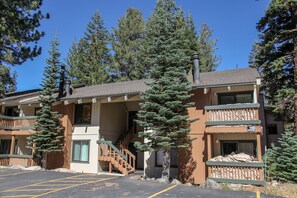 Condo, 1 habitación | Estacionamiento | Estacionamiento gratis 