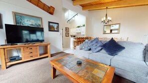 Huoneisto, 4 makuuhuonetta | Oleskelualue | Älytelevisio, DVD-soitin