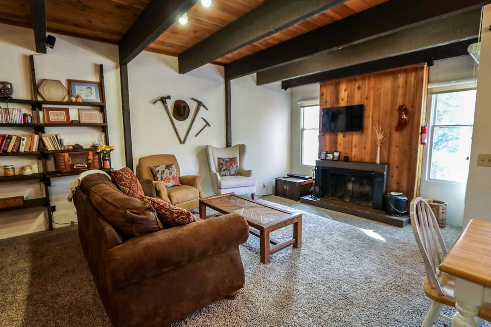 Val DIsere 6 Pet-Friendly Mountain Rustic Spacious Condo only Short Walk To The Village by RedAwning - Lee Vining, CA