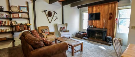 Condo, 3 Bedrooms | Living area
