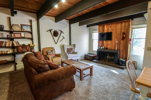 Val DIsere 6 Pet-Friendly Mountain Rustic Spacious Condo only Short Walk To The Village by RedAwning