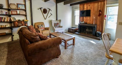 Val DIsere 6 Pet-Friendly Mountain Rustic Spacious Condo only Short Walk To The Village by RedAwning