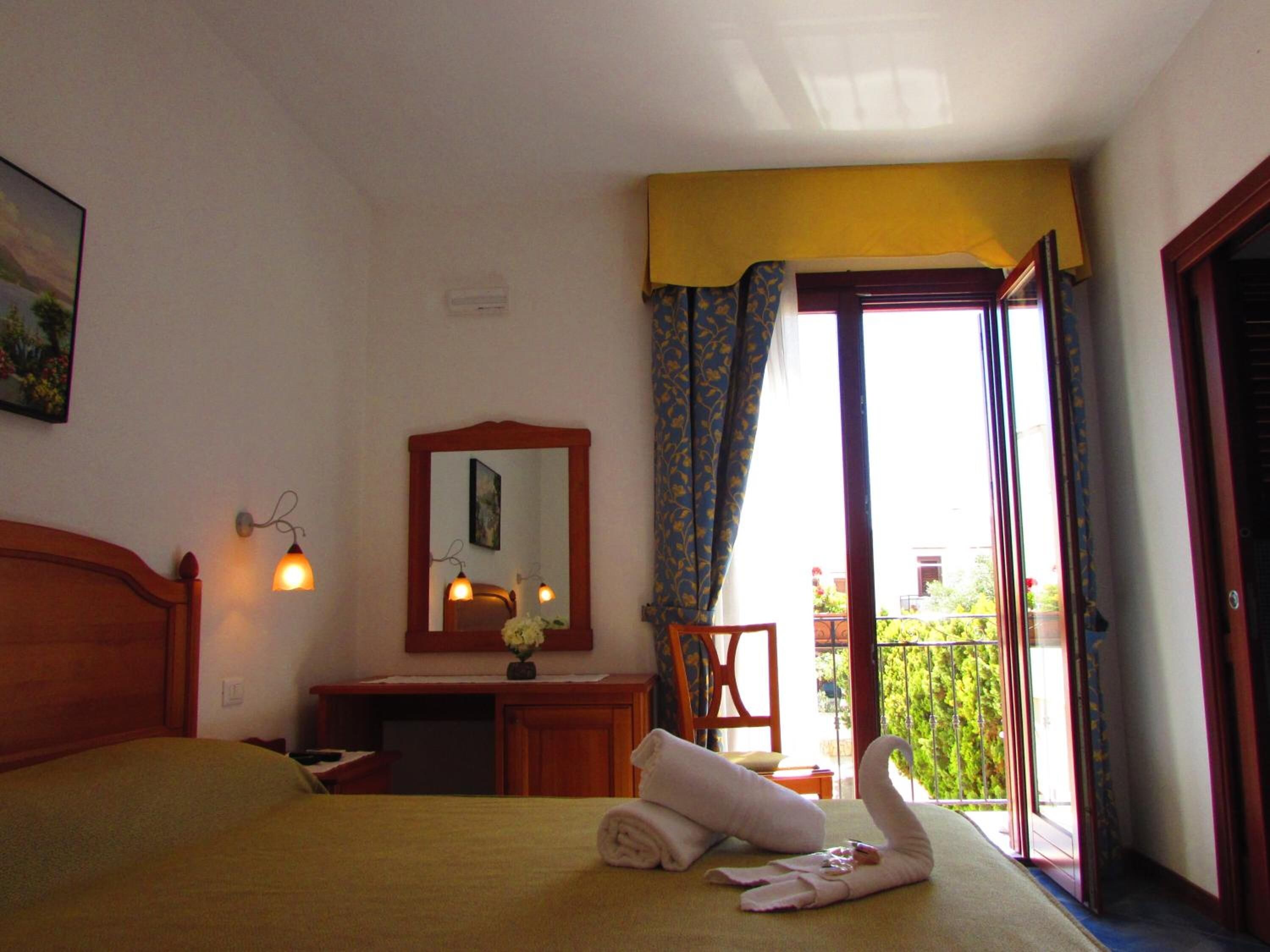 minibar, in-room safe, desk, free wifi