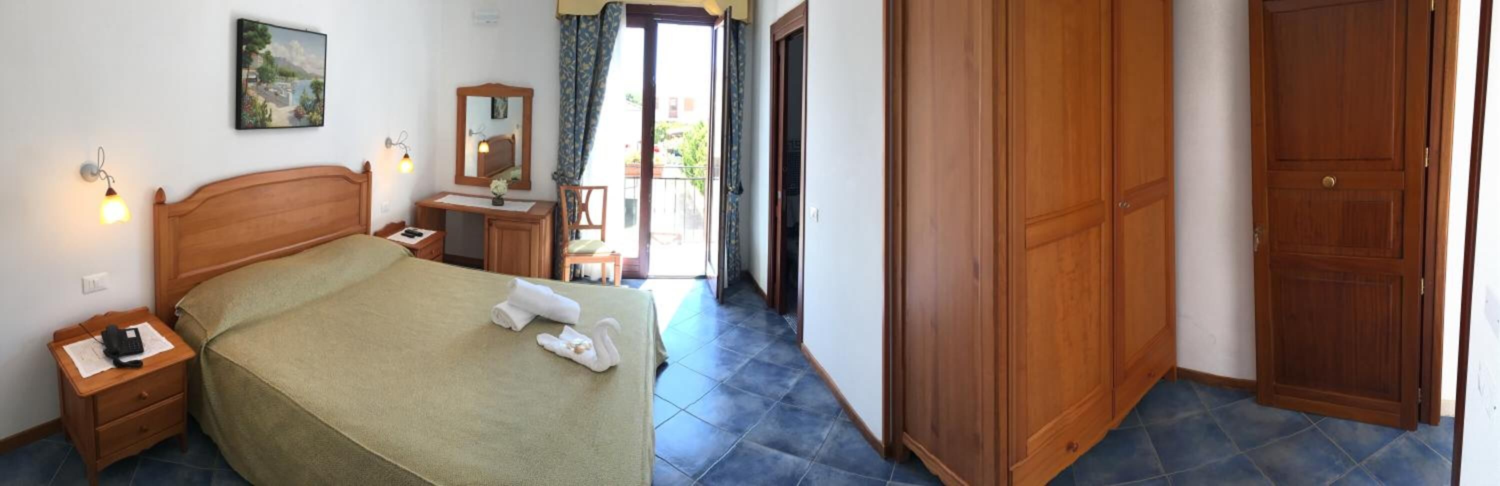 minibar, in-room safe, desk, free wifi