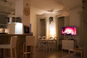 Juguetes, libros, piso con calefacción y biblioteca musical 