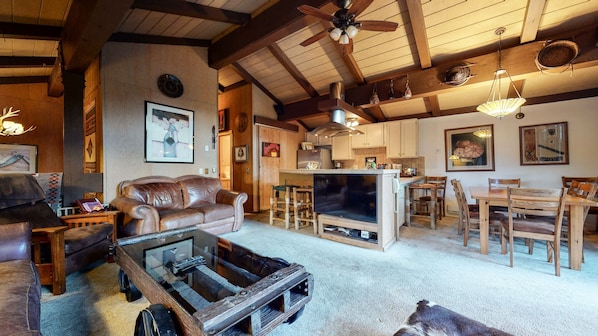 Condo, 3 Bedrooms | Living area | Smart TV, fireplace, DVD player