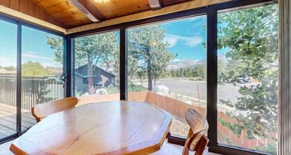 Chateau Blanc 25 Cozy with Gorgeous Mountain Views, On the Shuttle Route, by RedAwning