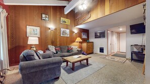 Condo, 1 Bedroom | Living area