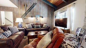 Condo, 2 Bedrooms | Living room | Smart TV, fireplace, DVD player