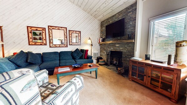 Condo, 1 Bedroom | Living area