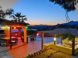 Bar junto a la piscina