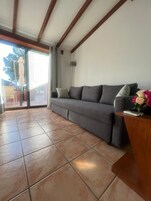 Apartamento Confort, 1 habitación, vistas al jardín, planta baja (Cottage 1) | 1 dormitorio, ropa de cama de alta calidad, caja fuerte