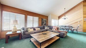 Apartment, 3 Schlafzimmer | Wohnbereich | Smart-TV, Kamin, Videospielkonsole, DVD-Player