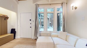 Leilighet, 2 soverom | Oppholdsområde | Smart-TV