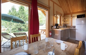 Chalet | Living area | Foosball, table tennis - Huttopia Royat (Royat)