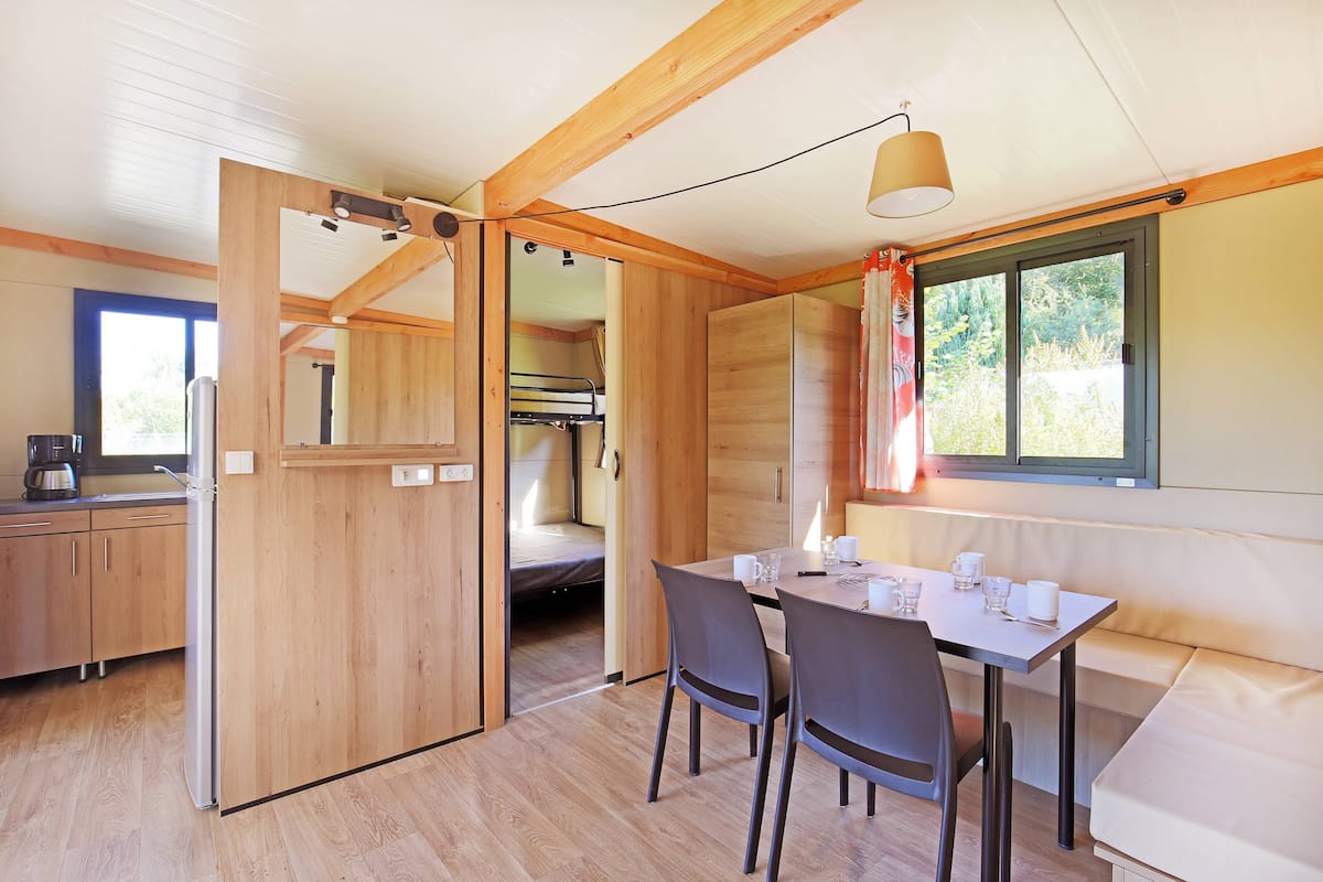 Stacaravan | 1 slaapkamer, individueel gedecoreerd, individueel gemeubileerd