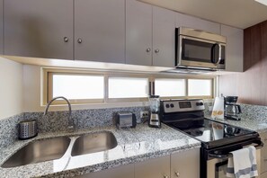 Apartment, 1 Bedroom | Private kitchen