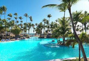 4 outdoor pools, open 8:00 AM to 6:00 PM, pool umbrellas, sun loungers - Melia Caribe Beach Resort - All Inclusive (Punta Cana)