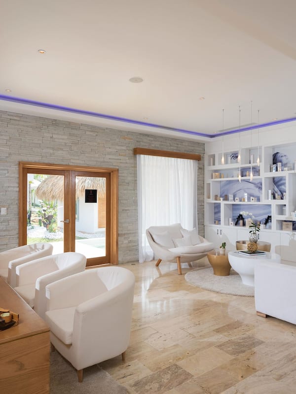 Couples treatment rooms, sauna, hot tub, steam room, body treatments