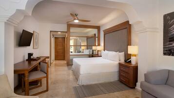 The Level Junior Suite Garden View | Minibar (con algunos artículos gratuitos), caja fuerte, escritorio