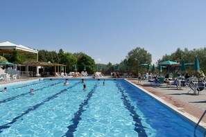 3 outdoor pools