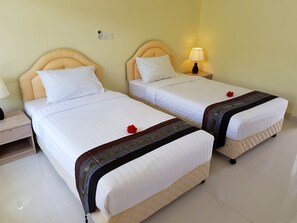 Dobbelt- eller tomannsrom | Minibar, safe på rommet, skrivebord og ekstrasenger (mot et tillegg)