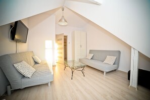 Premium bedding, iron/ironing board, free WiFi, bed sheets