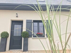 ด้านหน้าที่พัก