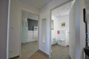 Shower, towels - Gite L' Echo des 2 Baies (Saint-Quentin-en-Tourmont)