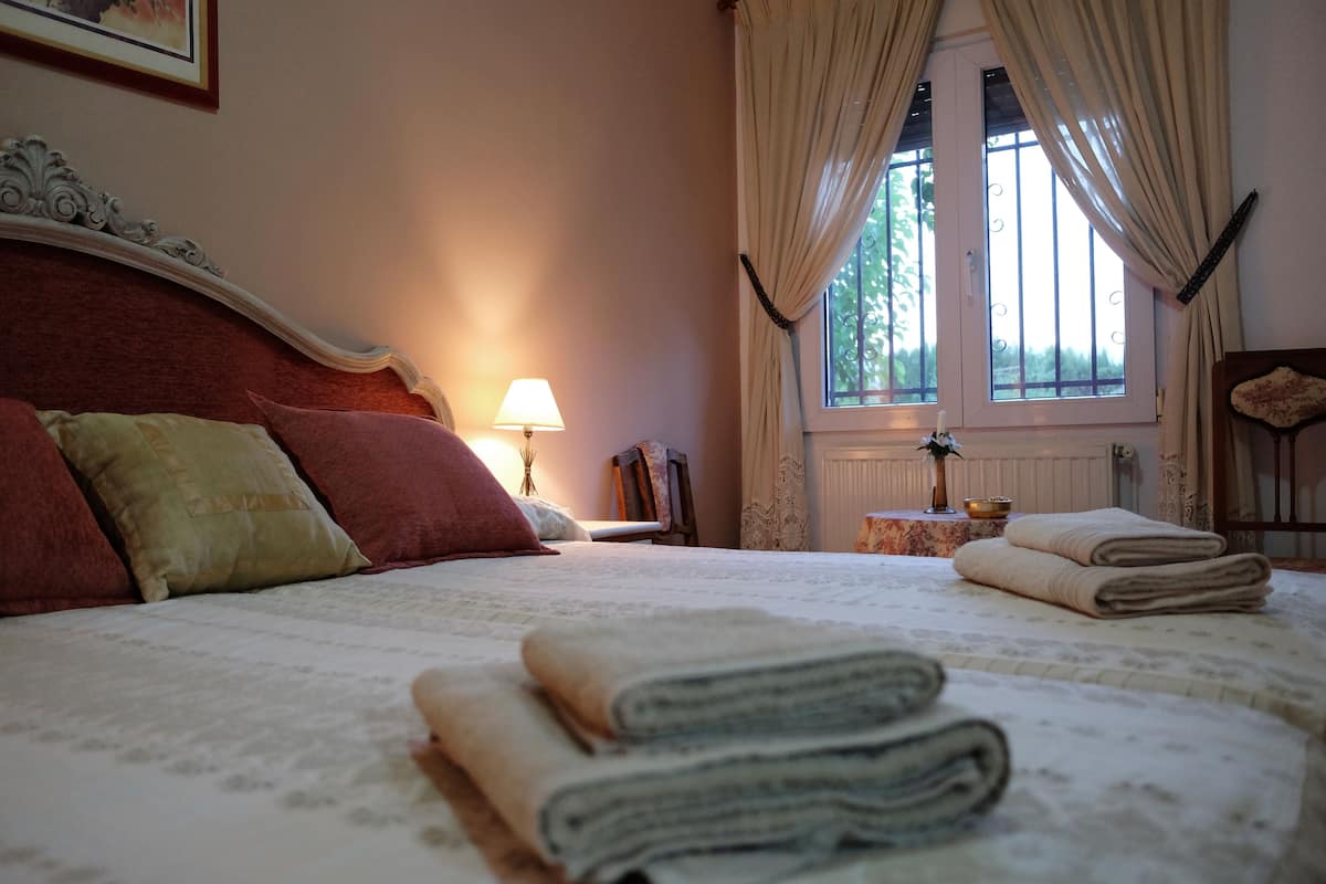 Classic Double or Twin Room | Laptop workspace, blackout curtains, free WiFi, bed sheets