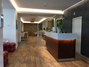 Reception - Athos Hotel (Riva del Garda)