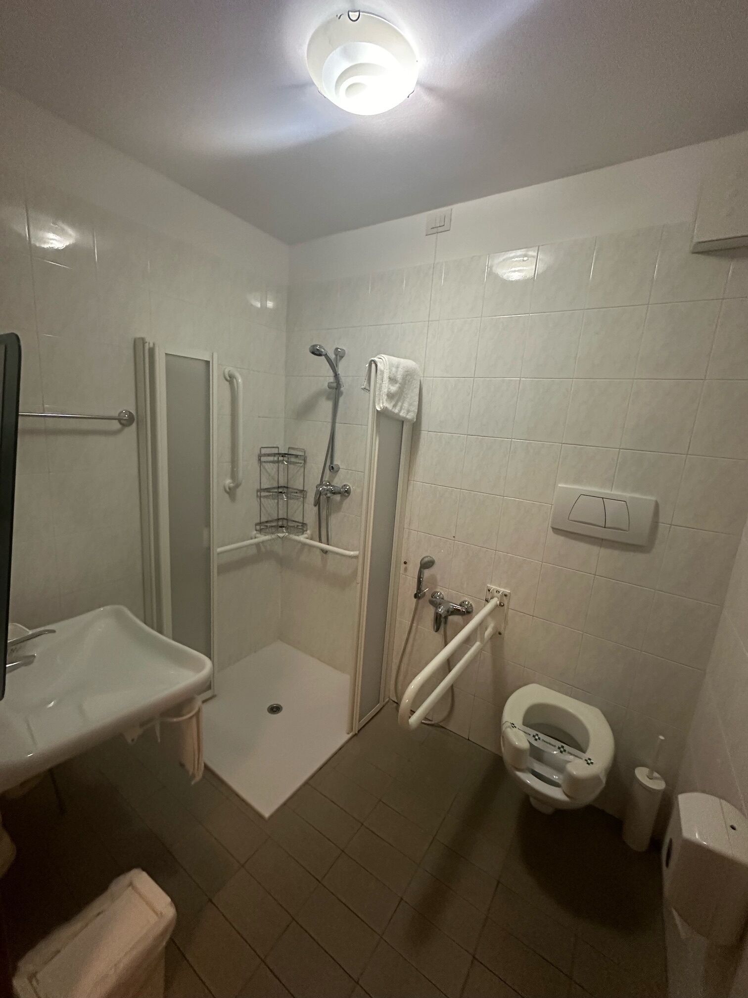 double room | bathroom | shower, free toiletries, hair dryer, towels