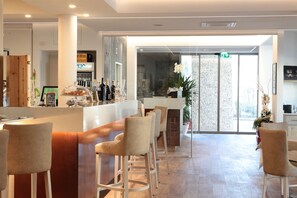Bar (on property) - Athos Hotel (Riva del Garda)