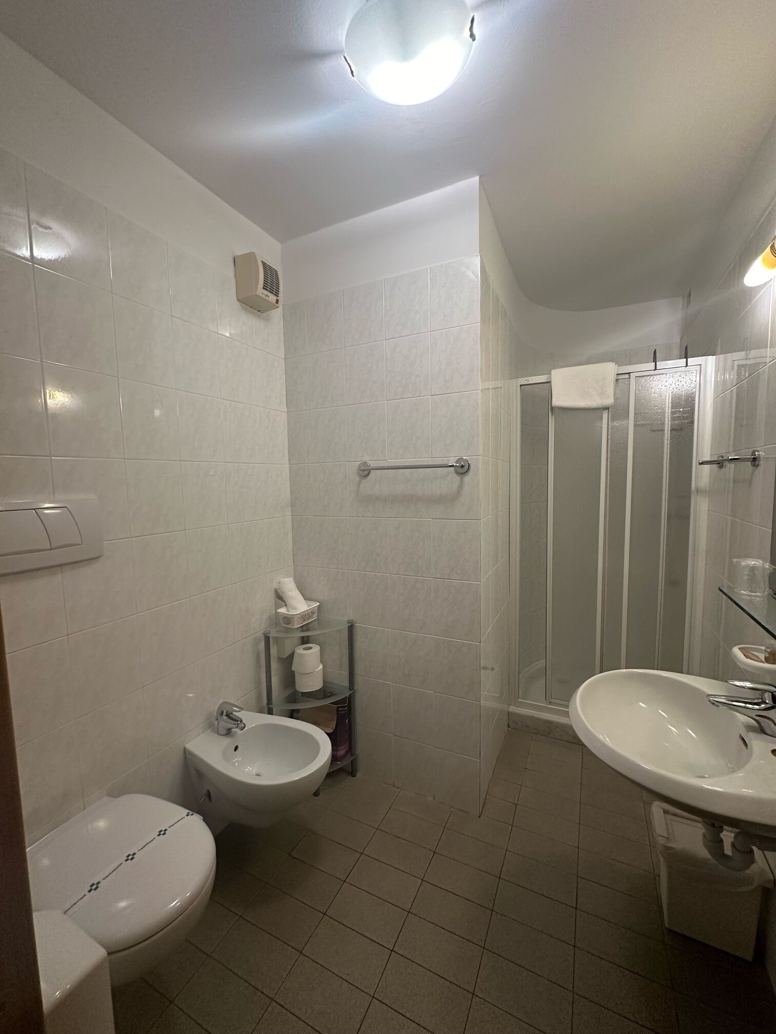 quadruple room | bathroom | shower, free toiletries, hair dryer, towels