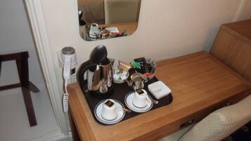 Double Room, Ensuite | Coffee and/or coffee maker