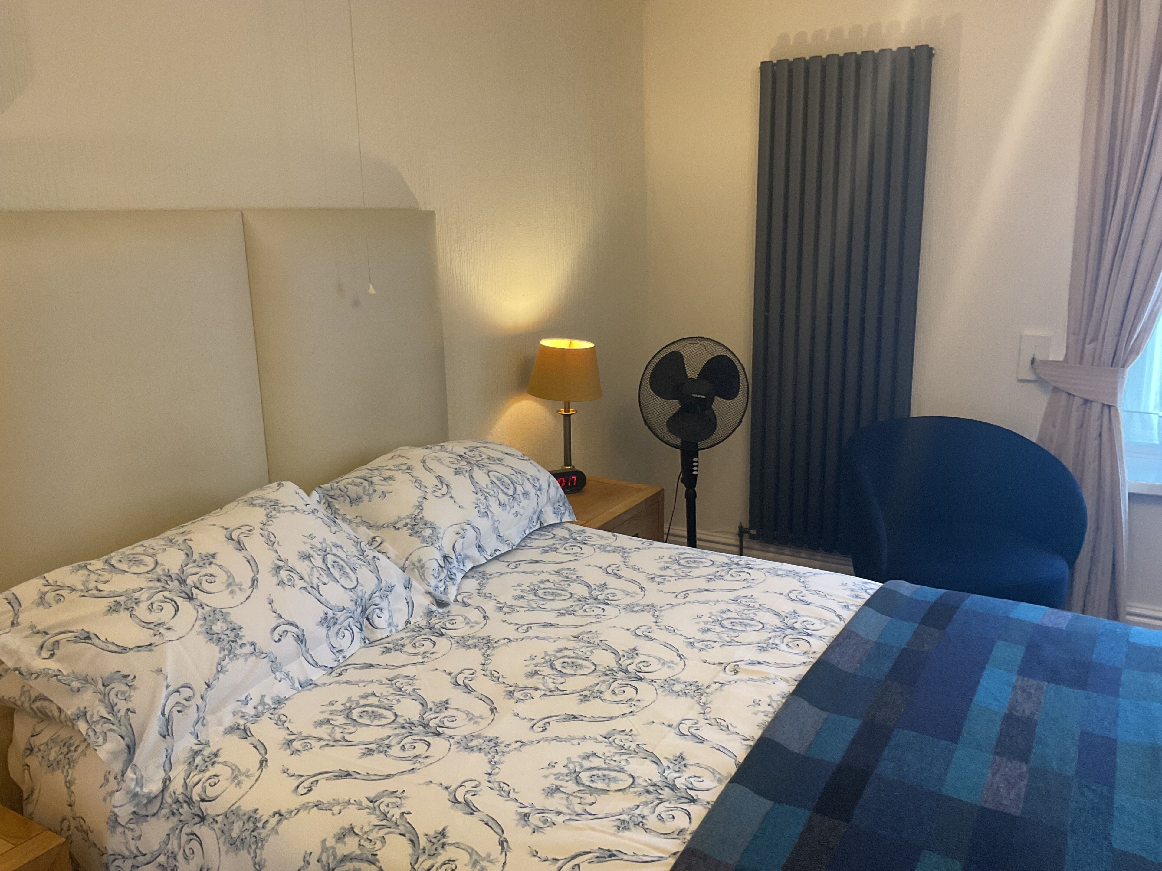 Double Room, Ensuite | Desk, iron/ironing board (on request), WiFi (free), bed sheets