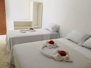 Superior Triple Room | Desk, blackout drapes, iron/ironing board, free cribs/infant beds - Pousada Costa Dourada (Ipojuca)
