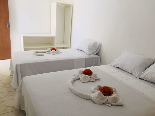 Superior-Dreibettzimmer | Schreibtisch, Verdunkelungsvorhänge, Bügeleisen/Bügelbrett