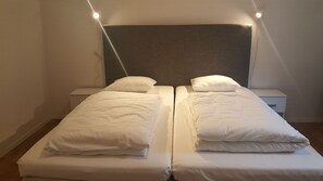 Deluxe Twin Room | 1 bedroom, premium bedding, down comforters, pillowtop beds - Sjötorp Vandrarhem (Sjotorp)