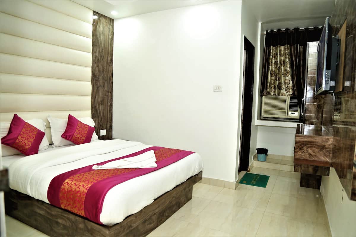 Iron/ironing board, rollaway beds, free WiFi, bed sheets