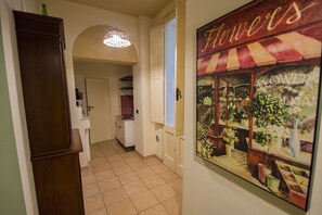 Suite Familiale, 2 chambres, coin cuisine | Coin cuisine privé | Réfrigérateur, cafetière/bouilloire, bouilloire électrique